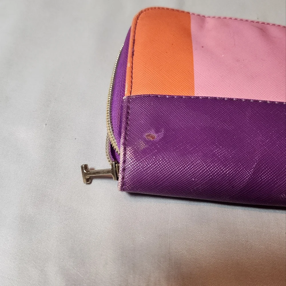 Isaac Mizrahi has wallet mizrahi